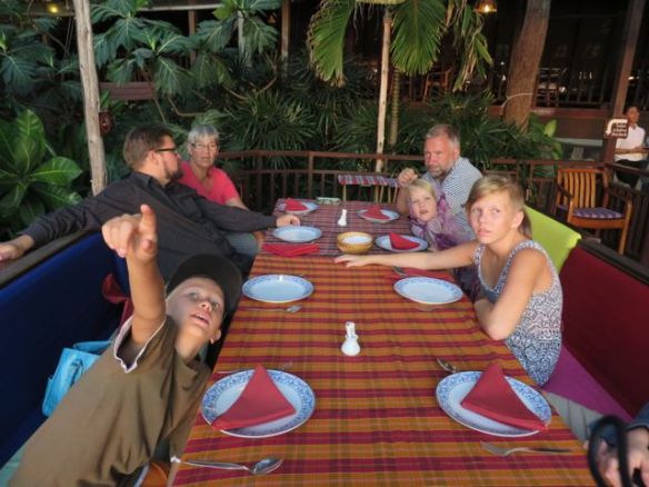 Cabbages&Condoms -ravintola ja ihana illallinen auringonlaskussa!