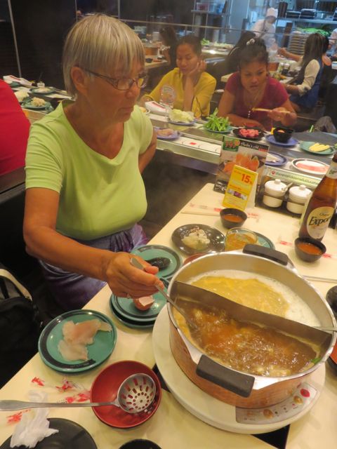 Tom Yam ja creamy -liemet maustuivat pikkuhiljaa todella herkullisiksi! 