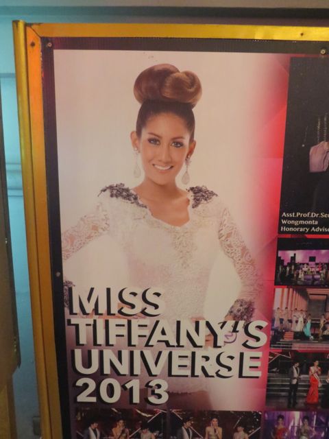 Vuosittain järjestetään myös kansainvälinen Ladyboy -kauneuskisa. Tässä viime vuoden voittaja