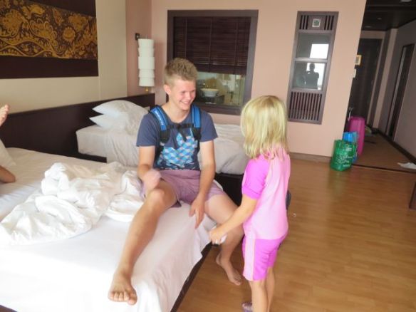 Huoneissa oli kaksi leveää sänkyä, parveke, iso kylppäri ja pukeutumishuone (!)