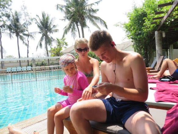 Ipod lakkoili, siskon korvakorulla korjasimme sen