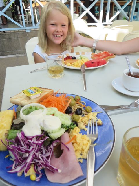 Chow Viewissä aamiaisella. Erittäin hyvä valikoima, vain pekoni puuttui!