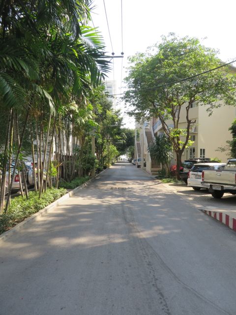 Tämäkin hotelli oli iso, mutta levittäytynyt niin pitkälle ettei tuntunut miltään kolossilta