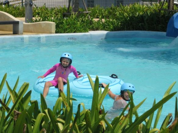 Kypärän käyttö oli suositeltavaa... myös paahtavan auringon kannalta hyvä ratkaisu