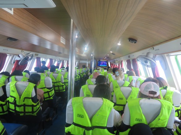 Matkalla saareen. Maisemia ei juurikaan päässyt ihailemaan