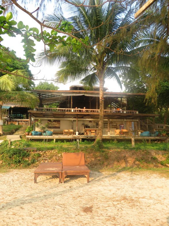 Ravintola rannasta päin