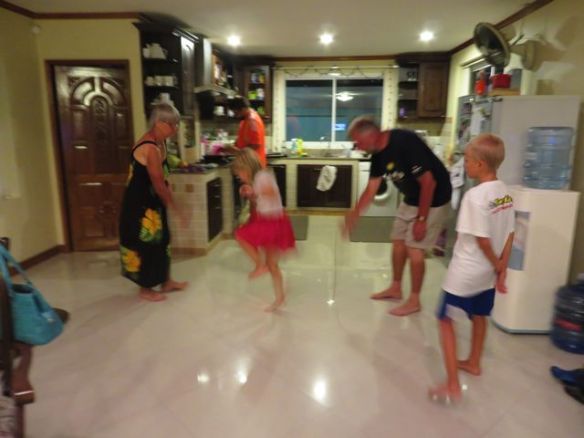 Hyppynaruhommia Mammun ja Paulin kansa