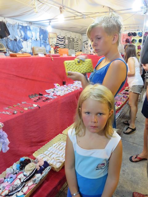 Illalla kävimme yötorilla ja syömässä aidossa italialaisessa ravintolassa torin laidalla