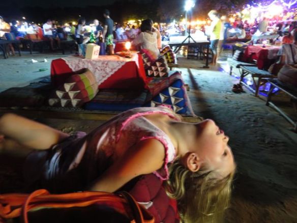 Ekan illan illallinen "tyynyravintolassa" hoyellin naapurissa