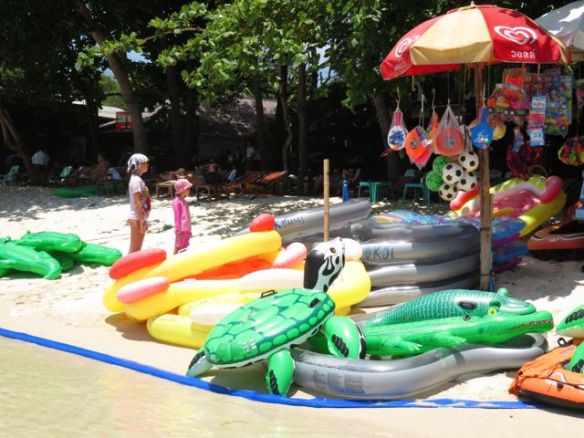 Uimaleluja oli myytävänä ja vuokrattavana joka lähtöön