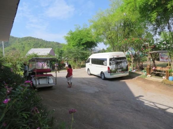 Tällä kertaa riitti yksi auto, sen verran vähän ihmisiä mukana