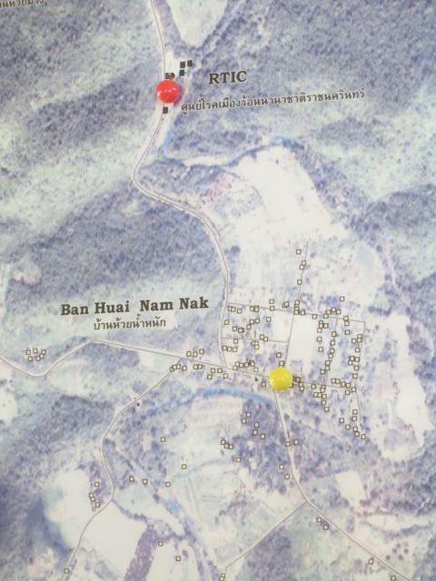 RTIC:llä oli myös suuri ilmakuva josta näki, miten valtava sademetsä ja suuret vuoret seutua ympäröivät. Kuvassa vain pieni osa, mm. määränpäämme Nam Nak