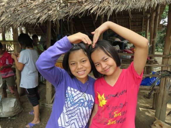 Otin nytkin satoja kuvia lapsista ja lupasin taas ensi kerralla toimittaa paperikopioita