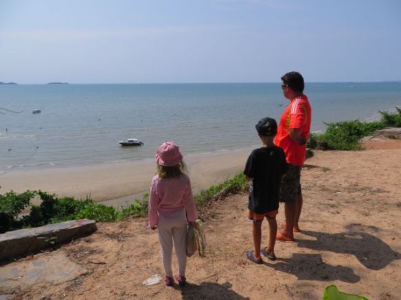 Jaahas, täällä olisi tällainen ranta. Ei pöllömpi!