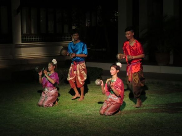 Tanssiesitys hotellin ravintolassa