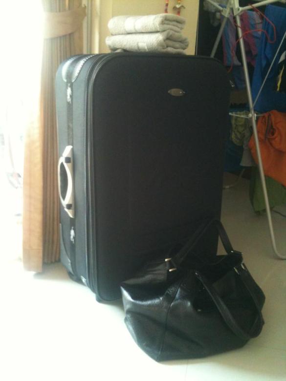 Uusi jättikokoinen matkalaukku