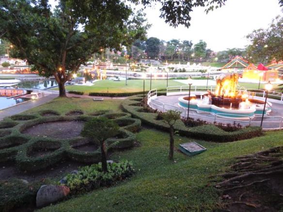 Toinen puoli puistosta oli omistettu Aasialle