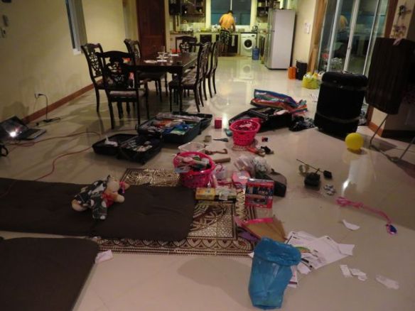 Välillä tuntui aivan toivottomalta saada kaikki tavarat mahtumaan, juuri mitään ei olisi raaskinut jättää poiskaan