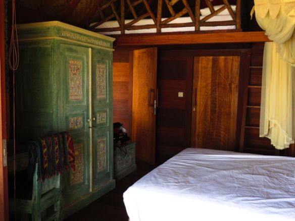 Pienempi makuuhuone nukkumaparvineen