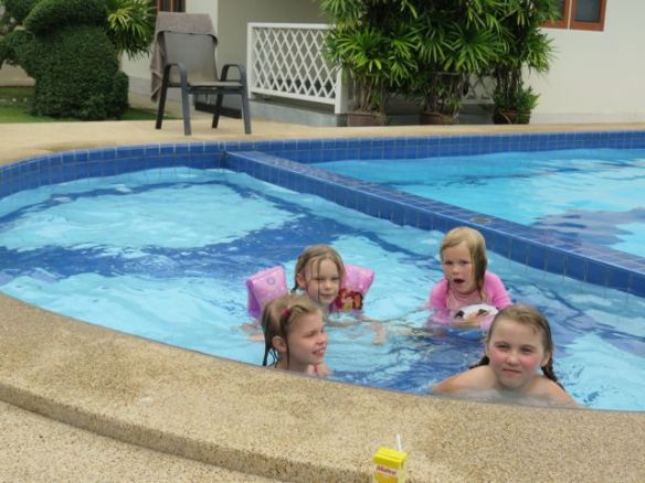 Yksi iltapäivä vietettiin Riikan ja Hannun vuokraamalla talolla Baan Finlandilla