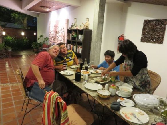 Ja vielä lisää ystäviä! Fon, Voitto ja Hanneskin tulivat lomailemaan Hua Hiniin