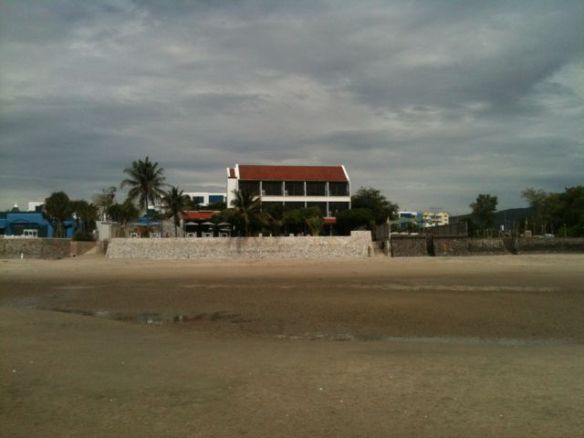 Ekat 5 yötä vietimme Hua Hin White Sand Beach Hotelissa, jossa hinta-laatusuhde oli kohdallaan